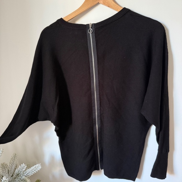 6 items more than 10 outfits - Picture 14 of 16